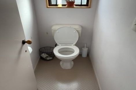 Photo of property in 1/16 Heathglen Place, Bayview, Auckland, 0629