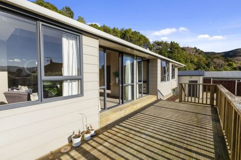 Photo of property in 35 Cleland Crescent, Naenae, Lower Hutt, 5011