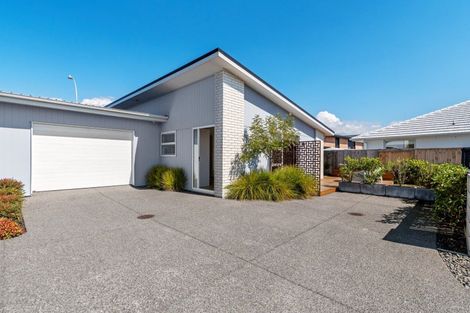 Photo of property in 18 Toi Place, Papamoa, 3118