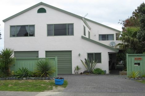 Photo of property in 1361b Whangaparaoa Road, Army Bay, Whangaparaoa, 0930