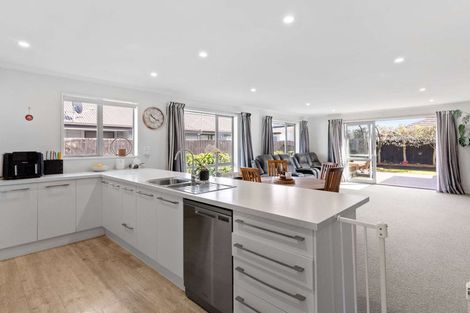 Photo of property in 4 Urihia Street, Marshland, Christchurch, 8083