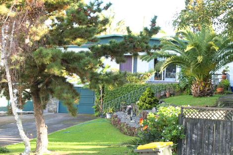 Photo of property in 2/17 Montgomery Crescent, Cockle Bay, Auckland, 2014