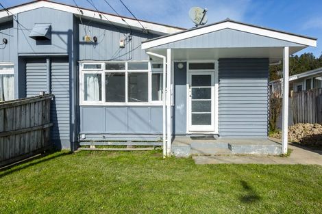 Photo of property in 35 Hanson Grove, Stokes Valley, Lower Hutt, 5019