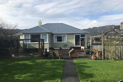 Photo of property in 14 Barton Grove, Naenae, Lower Hutt, 5011
