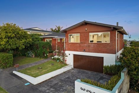 Photo of property in 6 Chelsea View Drive, Chatswood, Auckland, 0626