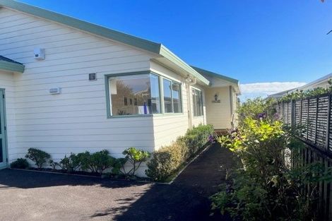 Photo of property in 9 Bradbury Road, Botany Downs, Auckland, 2010