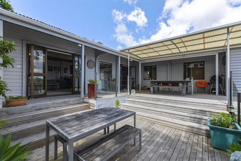 Photo of property in 22 Kathy Terrace, Stanmore Bay, Whangaparaoa, 0932