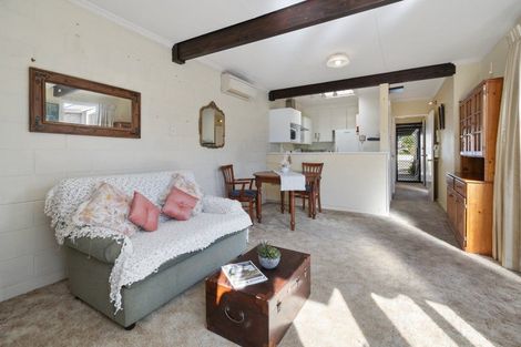 Photo of property in 14 Westmere Place, Takaro, Palmerston North, 4412