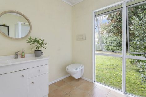 Photo of property in 17 Kervil Avenue, Te Atatu Peninsula, Auckland, 0610