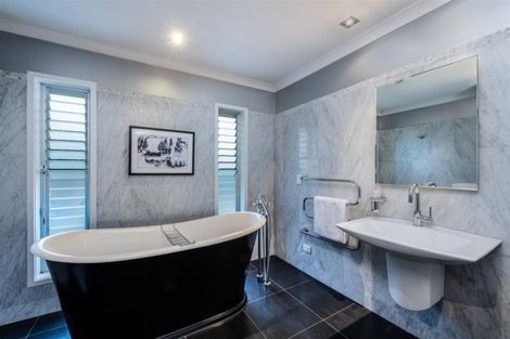 Photo of property in 35 Aotearoa Terrace, Murrays Bay, Auckland, 0630