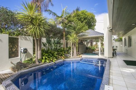 Photo of property in 5a Craig Road, Milford, Auckland, 0620