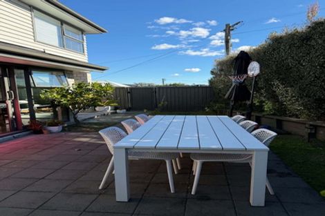 Photo of property in 79 Pupuke Road, Northcote, Auckland, 0627