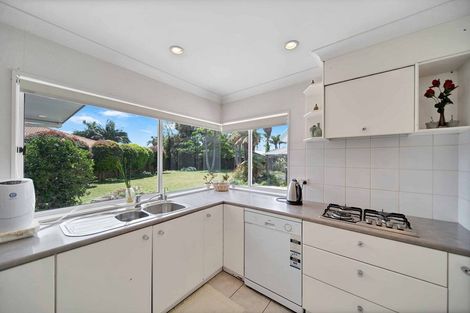 Photo of property in 11 Perotti Place, Conifer Grove, Takanini, 2112