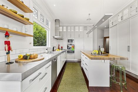 Photo of property in 39 Mills Road, Brooklyn, Wellington, 6021