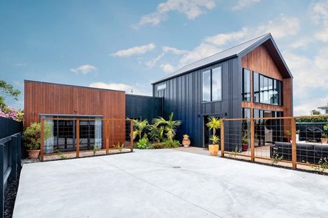 Photo of property in 52 Charles Street, Westshore, Napier, 4110