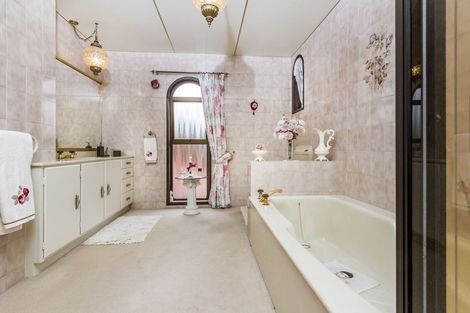 Photo of property in 24 Coronation Road, Hillcrest, Auckland, 0627