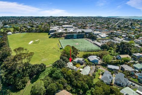 Photo of property in 2/23 Wairau Road, Forrest Hill, Auckland, 0627
