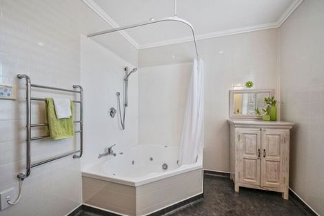 Photo of property in 9 Oak Street, Ebdentown, Upper Hutt, 5018