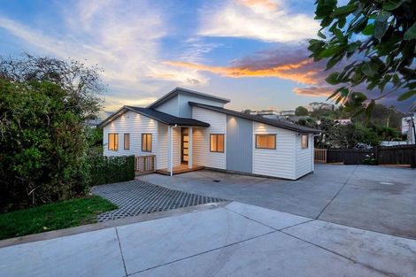 Photo of property in 1a Greville Road, Pinehill, Auckland, 0632