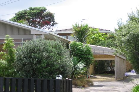 Photo of property in 9 Harbour View Road, Point Chevalier, Auckland, 1022