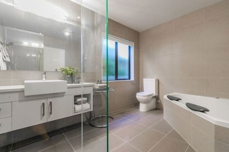 Photo of property in 137 Luckens Road, West Harbour, Auckland, 0618