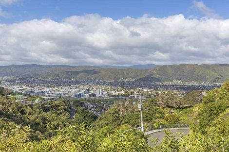 Photo of property in 89 Miromiro Road, Normandale, Lower Hutt, 5010