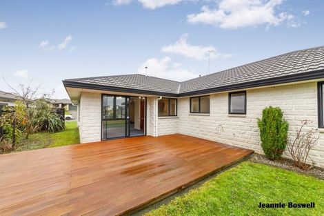 Photo of property in 20 Aspen Way, Kelvin Grove, Palmerston North, 4414