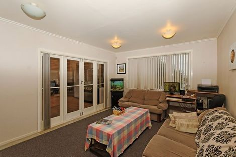 Photo of property in 5 Marlene Avenue, Te Atatu South, Auckland, 0610