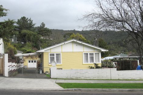 Photo of property in 18 Lowry Crescent, Stokes Valley, Lower Hutt, 5019
