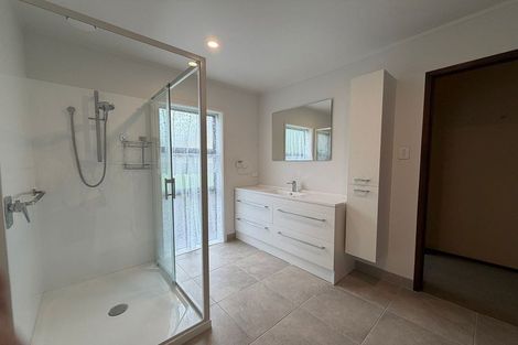 Photo of property in 5 Marina View Drive, West Harbour, Auckland, 0618