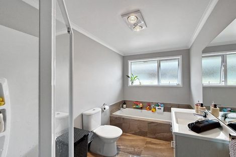 Photo of property in 17 Poulson Grove, Trentham, Upper Hutt, 5018