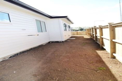 Photo of property in 2 Castlepoint Avenue, Takanini, 2110