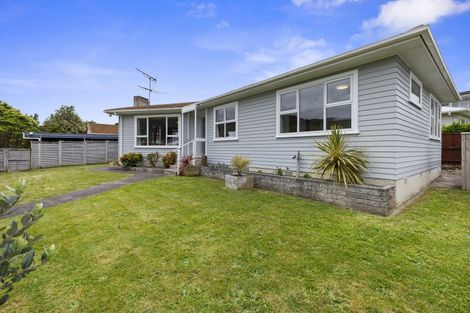 Photo of property in 2 Whirinaki Crescent, Heretaunga, Upper Hutt, 5018