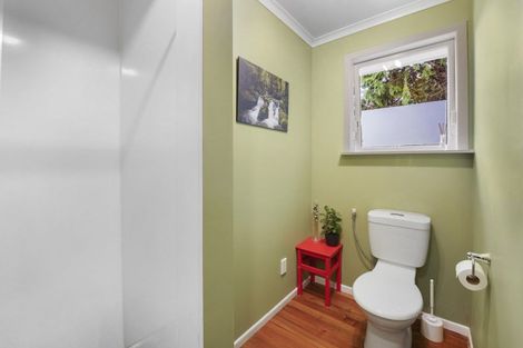 Photo of property in 1 Innes Way, Newlands, Wellington, 6037