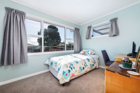 Photo of property in 74 Sylvan Crescent, Te Atatu South, Auckland, 0610
