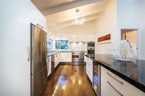 Photo of property in 98 Tindalls Bay Road, Tindalls Beach, Whangaparaoa, 0930