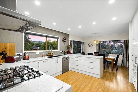 Photo of property in 6 Fayette Place, Te Atatu South, Auckland, 0610
