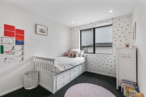 Photo of property in 71a Neil Avenue, Te Atatu Peninsula, Auckland, 0610