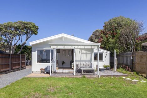 Photo of property in 39 Aperahama Street, Paekakariki, 5034