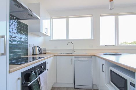 Photo of property in 12 Mataroa Avenue, Northland, Wellington, 6012