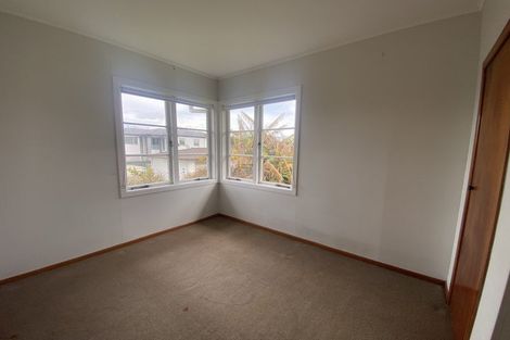 Photo of property in 32 Kervil Avenue, Te Atatu Peninsula, Auckland, 0610