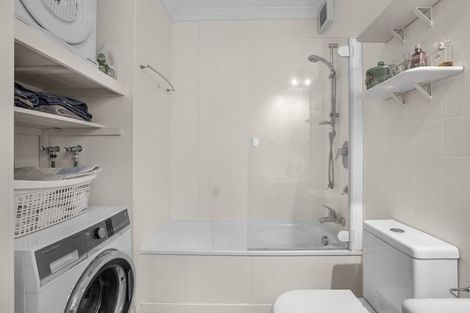 Photo of property in Hobson Court Flats, 59/70 Hobson Street, Thorndon, Wellington, 6011