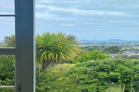 Photo of property in 2/235 Sunset Road, Sunnynook, Auckland, 0632
