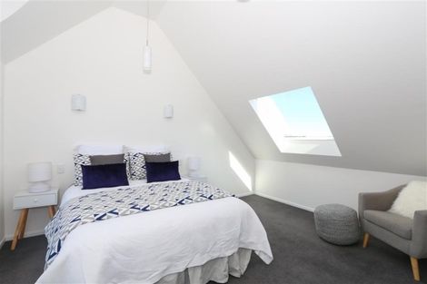 Photo of property in 2/33 Hawker Street, Mount Victoria, Wellington, 6011