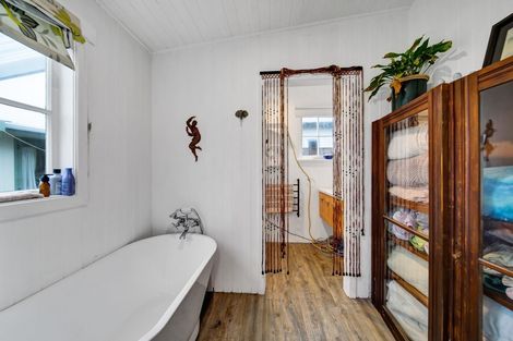 Photo of property in 72 King Street, Opunake, 4616