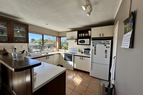 Photo of property in 32 Borrowdace Avenue, Botany Downs, Auckland, 2010