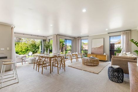 Photo of property in 10 Grassfield Place, Waimauku, 0812