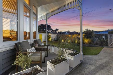 Photo of property in 127 Hargest Crescent, Saint Clair, Dunedin, 9012