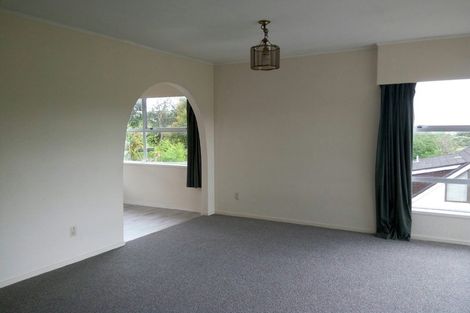 Photo of property in 2/59 Pupuke Road, Birkenhead, Auckland, 0627
