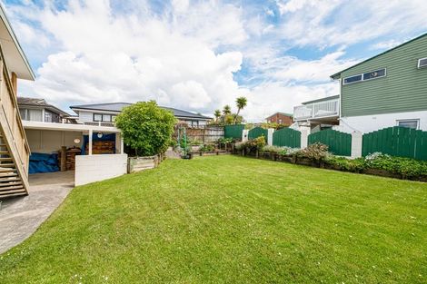 Photo of property in 46 Spence Road, Henderson, Auckland, 0612